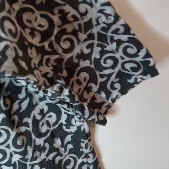 Marika The Balance Collection Women's Crew Cropped paisley Medium blouse .Casual - Picture 5 of 8